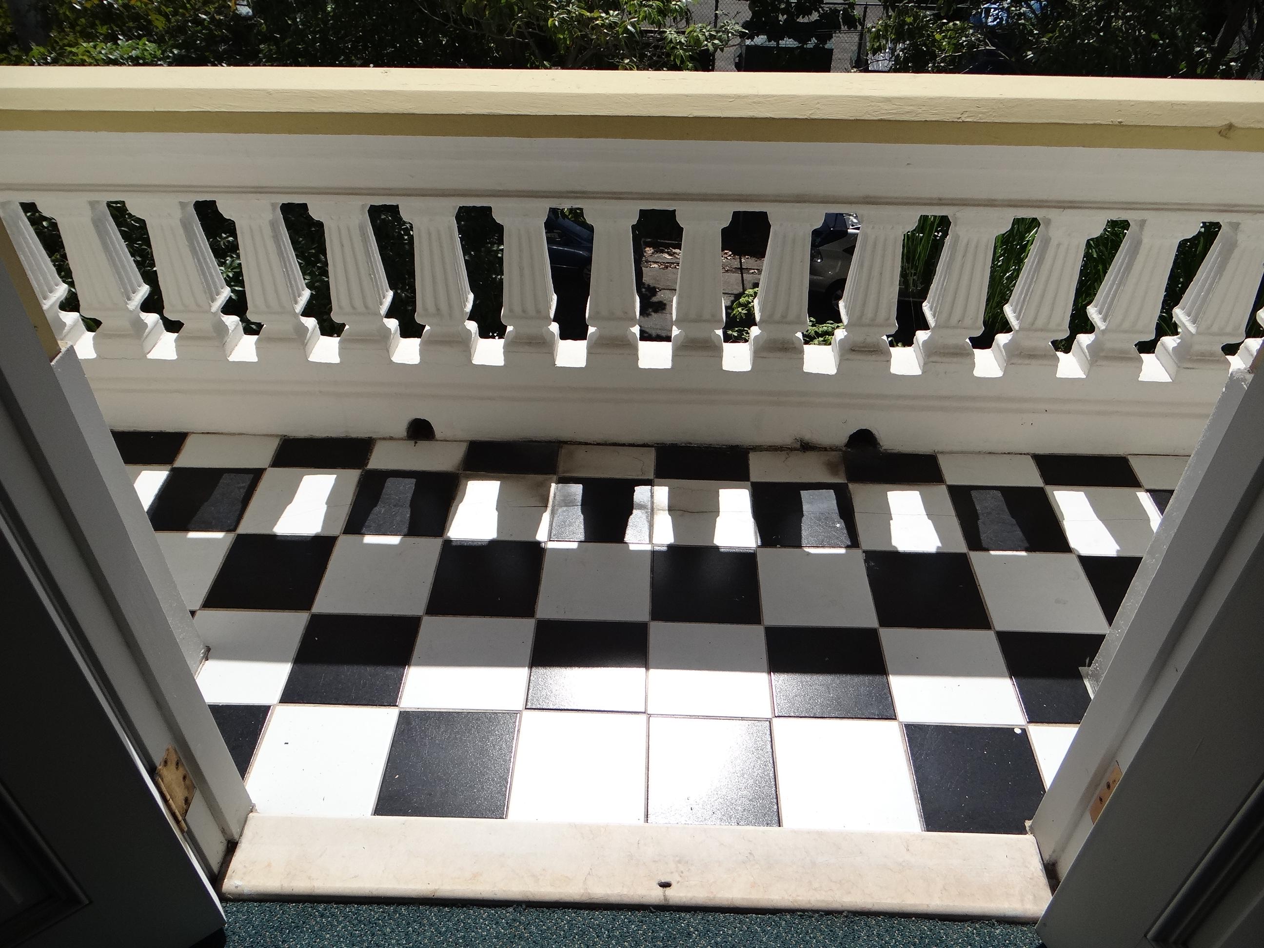 Casa La Giralda - Avenida Miramar, esquina calle Marti 651 - San Juan (Miramar) - 2014 00009